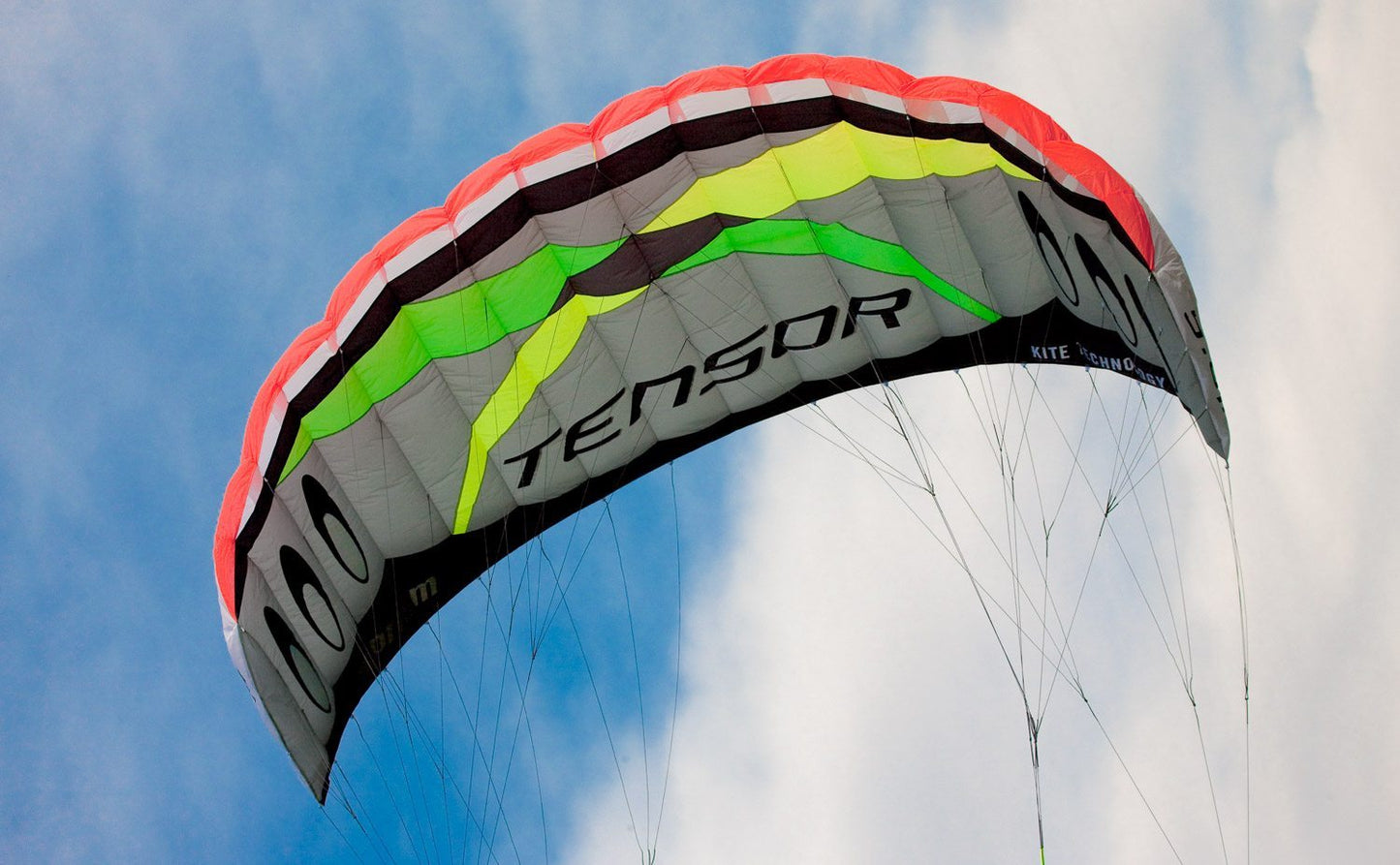 Tensor 5.0 power kite in flight