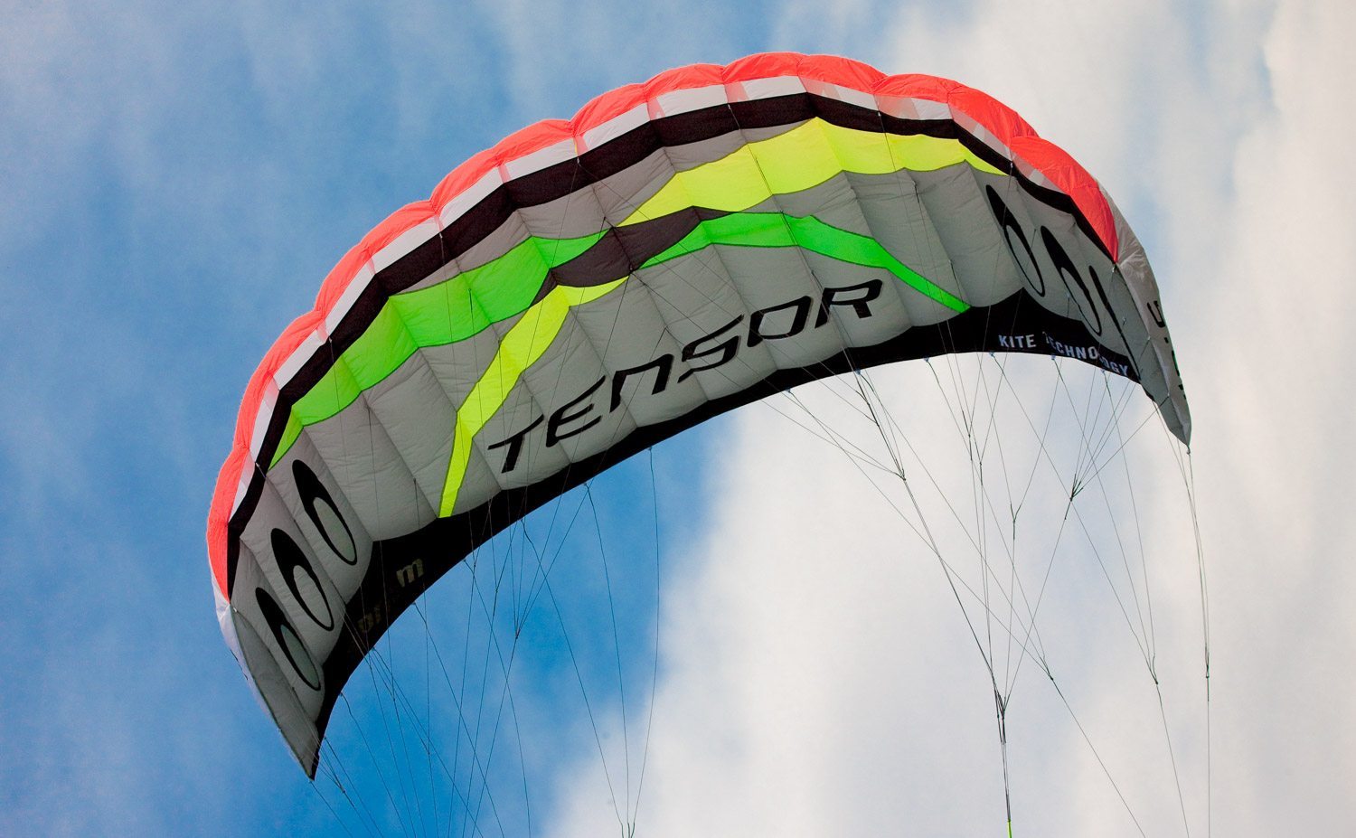 Tensor 5.0 power kite in flight